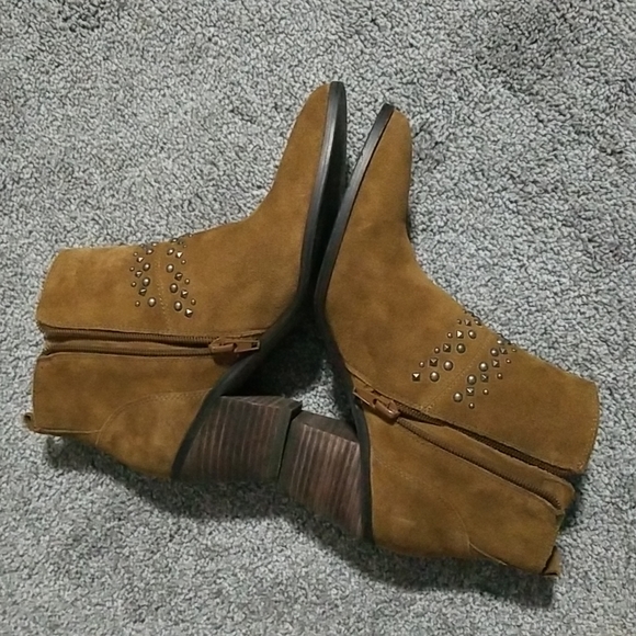 Lucky Brand Studs Booties in Caramel 6M - Picture 3 of 11